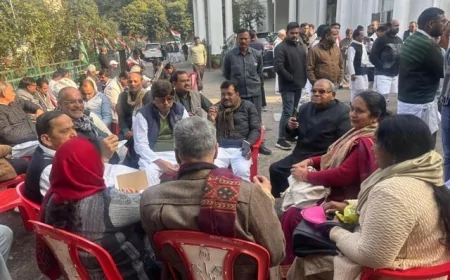 UP : प्रदेश कांग्रेस कार्यालय लखनऊ में महत्वपूर्ण बैठक, बांदा की समस्याओं को लेकर प्रतिनिधिमंडल ने रखी बात