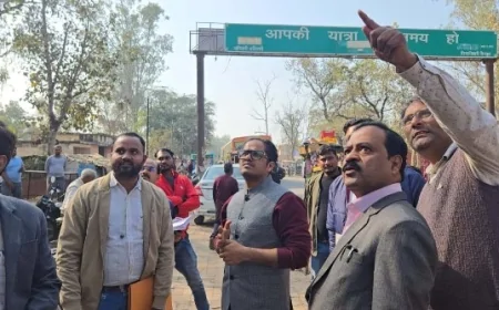 डीएम ने बेड़ीपुलिया चौराहे के सौन्दर्यीकरण का किया निरीक्षण