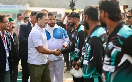 बांदा के शुभम दुबे बने ‘बेस्ट फील्डर’, राहुल गांधी ने किया सम्मानित