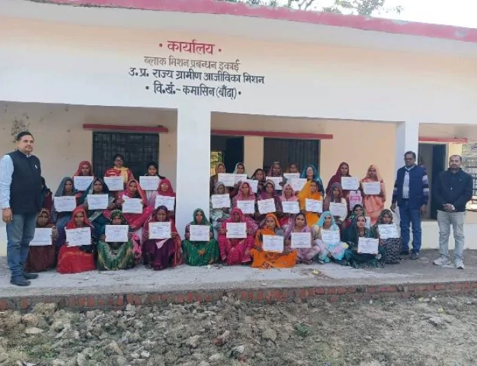 मछली पालन से समृद्धि की ओर बढ़ीं बांदा की महिलाएं, आजीविका मिशन दे रहा नई उड़ान