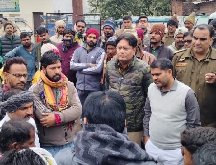 राठ में युवक की मौत पर बवाल, भारी पुलिस बल के बीच दो डॉक्टरों के पैनल से हुआ पोस्टमार्टम