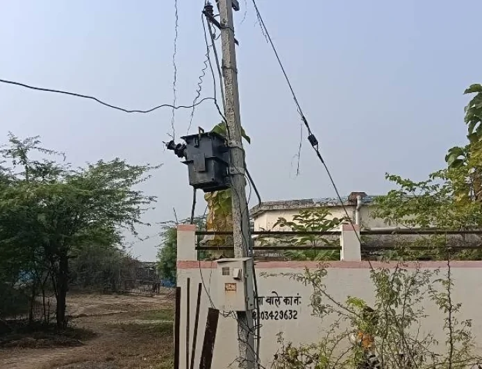 ट्रांसफार्मर फुंकने से पंचायत भवन का कामकाज ठप