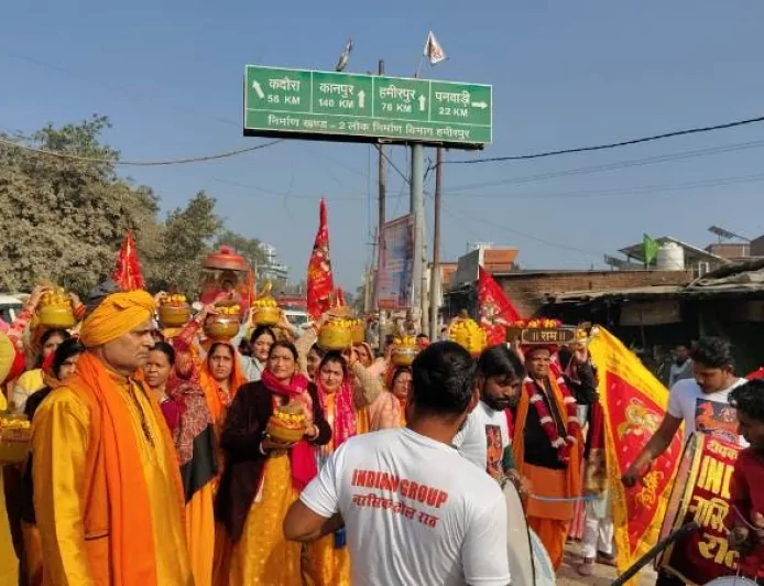 हनुमान कथा पर निकली भव्य शोभायात्रा, जिसका जगह-जगह लोगोँ ने किया स्वागत