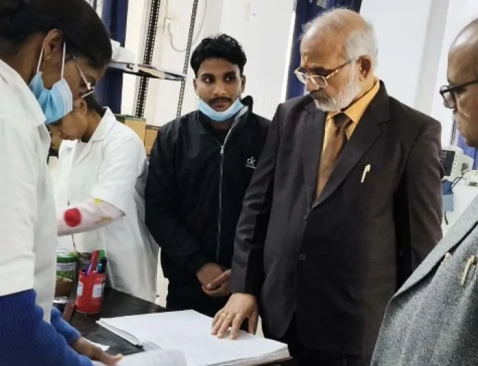 मरीजो को सही इलाज व परामर्श दें चिकित्सक : सीएमओ