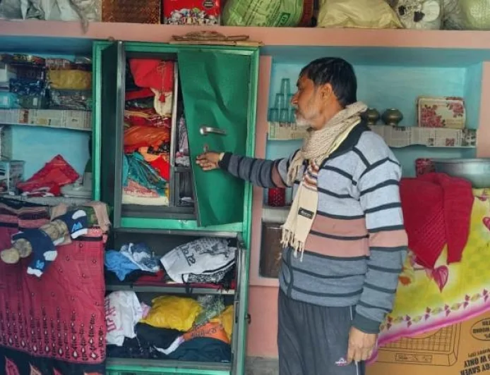 चोरों ने घर में घुसकर जेवरात सहित नकदी उड़ाई, सीओ व कोतवाल ने किया मौका मुआयाना