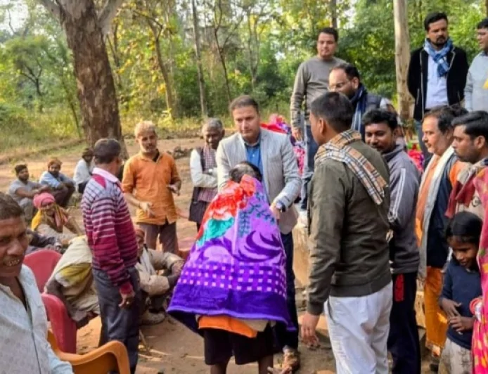 जरूरतमंदो को बांटे गए कंबल