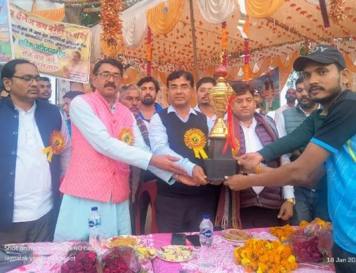 18 दिवसीय सुपर चैलेंज कप बरेठी का भव्य समापन : खेल से होता है सर्वांगीण विकास : एसडीएम