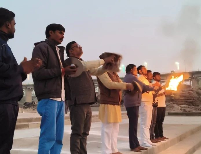 केन मां की महाआरती में उमड़ी श्रद्धा, संतों के अपमान के विरोध में उठा स्वर