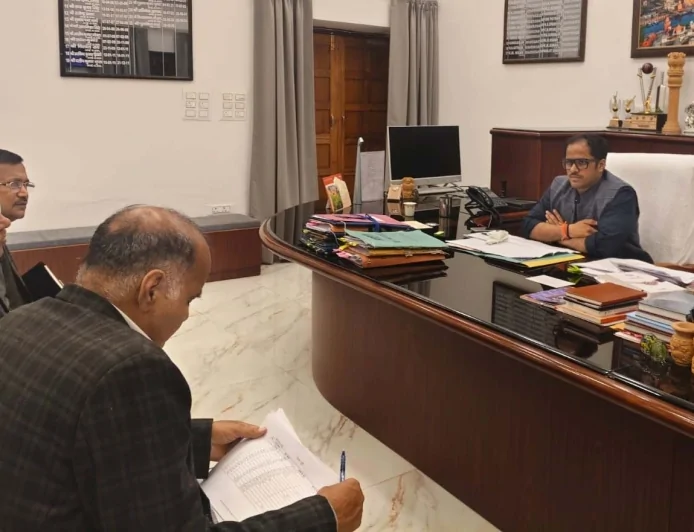 मोहना नदी के पुनरुद्धार को बने कार्य योजना : डीएम