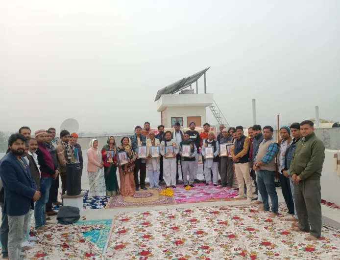 सैलून पार्लर एसोसिएशन ने मनाया भारत रत्न कर्पूरी ठाकुर का जयंती सप्ताह, गरीबों को बांटे कंबल