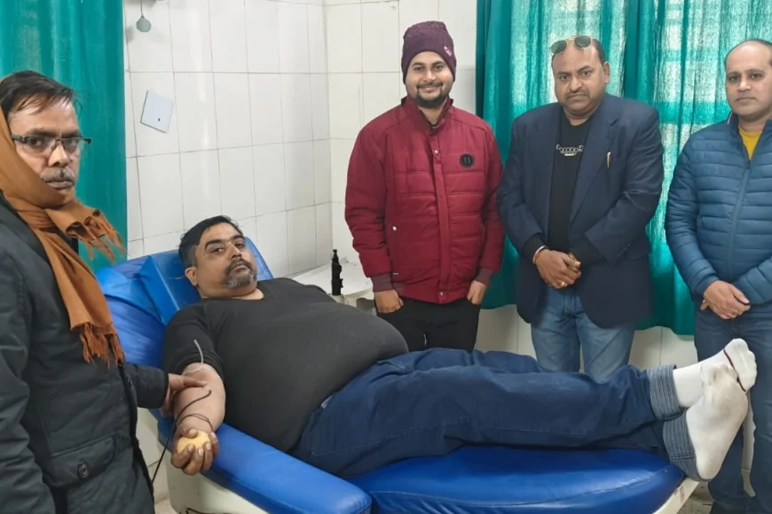 बुंदेलखंड न्यूज़ के डेस्क वीडियो एडिटर ने किया रक्तदान, मानवीय सेवा की पेश की मिसाल