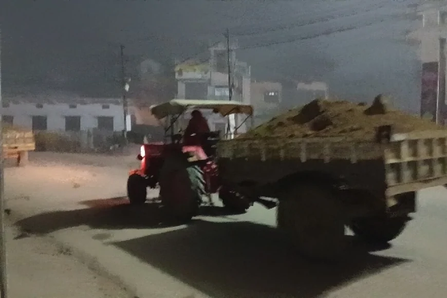 रात के अंधेरे में धड़ल्ले से चल रहा मिट्टी का अवैध खनन