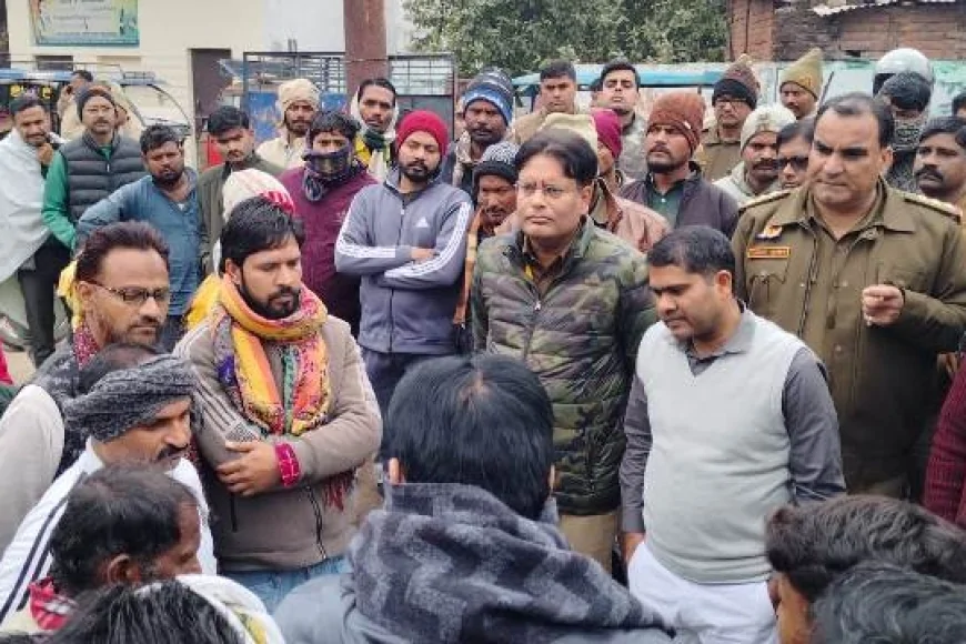 राठ में युवक की मौत पर बवाल, भारी पुलिस बल के बीच दो डॉक्टरों के पैनल से हुआ पोस्टमार्टम