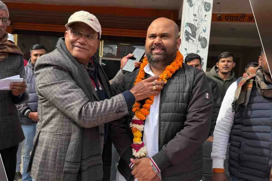 बांदा में गूंजेगी धीरेंद्र कृष्ण शास्त्री की अमृतवाणी, हनुमंत कथा के लिए घर-घर बांटे जा रहे अक्षत