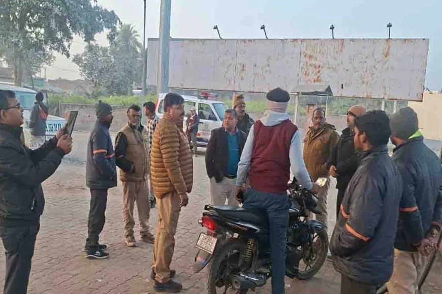 राष्ट्रीय सड़क सुरक्षा माह के तहत गिरवां में ‘नो हेलमेट–नो फ्यूल’ अभियान, 55 दोपहिया वाहनों का चालान