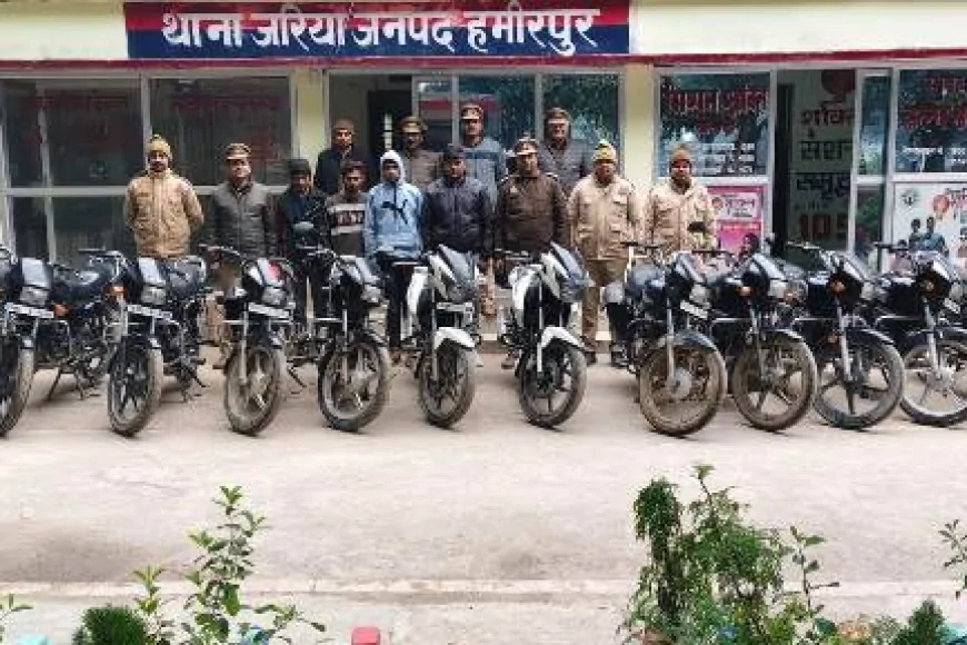 पुलिस चार अभियुक्तों को गिरफ्तार बरामद की चोरी की बाइकें