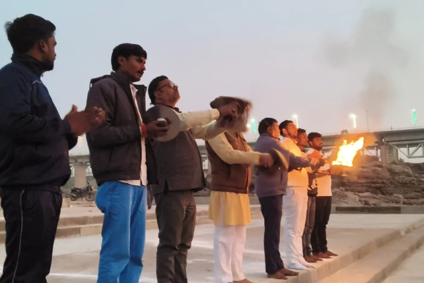 केन मां की महाआरती में उमड़ी श्रद्धा, संतों के अपमान के विरोध में उठा स्वर