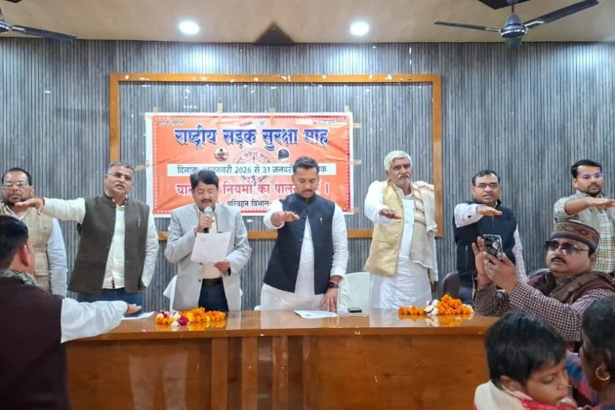 राष्ट्रीय सड़क सुरक्षा माह के तहत तिंदवारी में ग्राम प्रधानों को दिया गया प्रशिक्षण