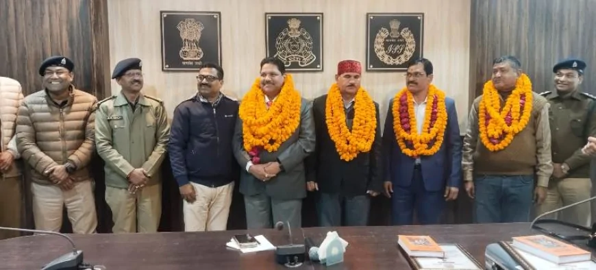 सेवानिवृत उपाधीक्षक, उप निरीक्षक, मुख्य आरक्षी को दी गयी विदाई