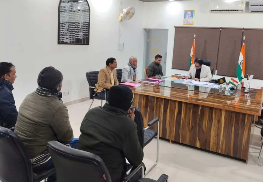 केजीबीवी के निर्माण कार्य में गुणवत्ता का रहे विशेष ध्यान : डीएम