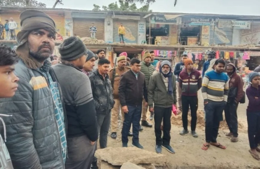 सड़क चौड़ीकरण और नाला निर्माण के लिए एसडीएम ने हटवाया अतिक्रमण