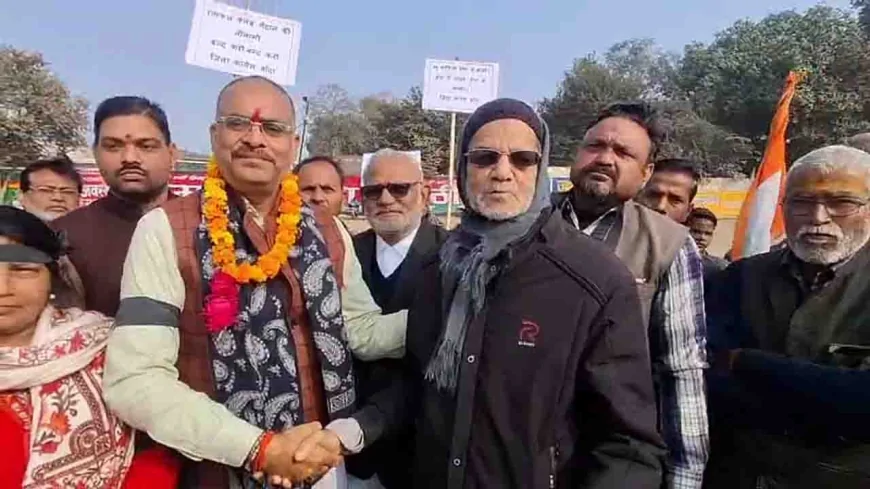 राइफल क्लब मैदान की नीलामी के विरोध में कांग्रेस का धरना, सियासी पारा चढ़ा