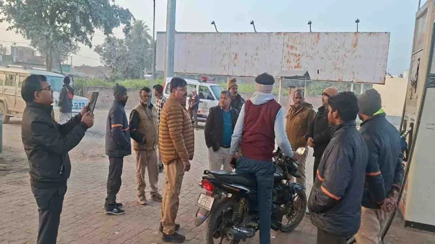 राष्ट्रीय सड़क सुरक्षा माह के तहत गिरवां में ‘नो हेलमेट–नो फ्यूल’ अभियान, 55 दोपहिया वाहनों का चालान