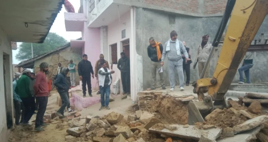 एसडीएम ने हटवाया अतिक्रमण, सड़क चौड़ीकरण अभियान जारी