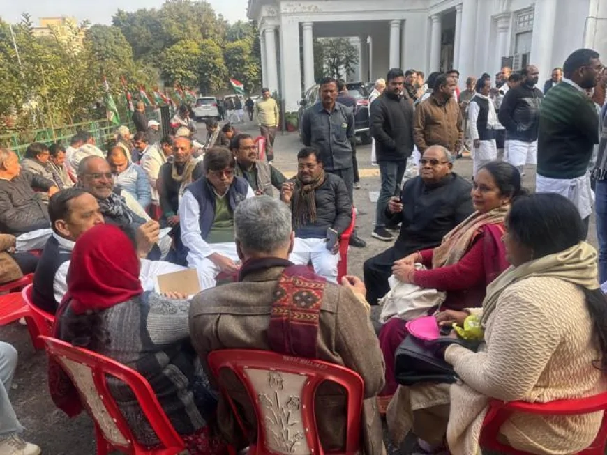 UP : प्रदेश कांग्रेस कार्यालय लखनऊ में महत्वपूर्ण बैठक, बांदा की समस्याओं को लेकर प्रतिनिधिमंडल ने रखी बात