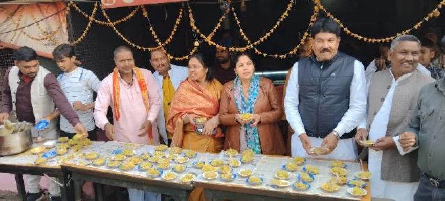 मकर संक्रांति पर जगह-जगह हुई खिचड़ी का कार्यक्रम