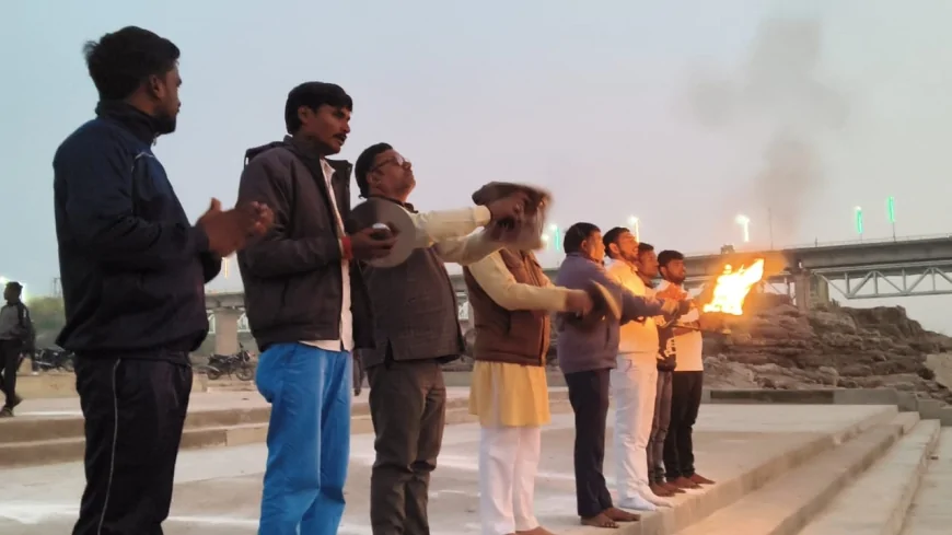 केन मां की महाआरती में उमड़ी श्रद्धा, संतों के अपमान के विरोध में उठा स्वर