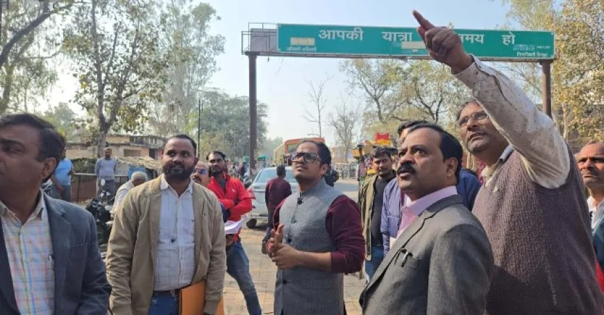 डीएम ने बेड़ीपुलिया चौराहे के सौन्दर्यीकरण का किया निरीक्षण