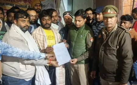 देर रात जूस पिलाकर खत्म कराया कफन सत्याग्रह