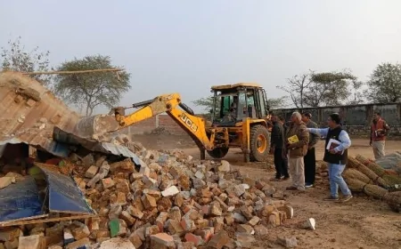 बरगढ़ में गांव समाज की जमीन से हटा अवैध कब्जा