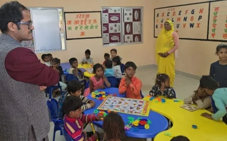 आंगनबाडी केन्द्रों का निरीक्षण कर डीएम ने देखी व्यवस्थाएं