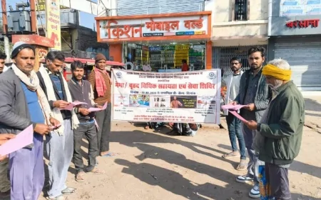 प्री-कैम्प में श्रमिको को बांटे गए पम्पलेट