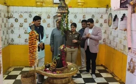 महाशिवरात्रि पर्व को लेकर डीएम एसपी ने किया चौपरा मंदिर का निरीक्षण