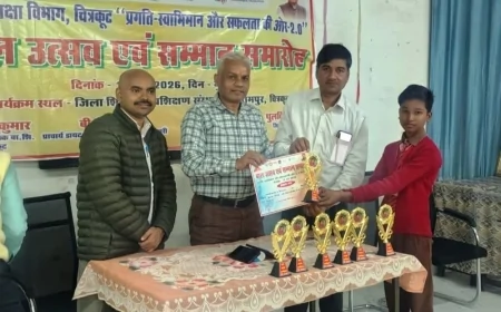 क्विज व विज्ञान मॉडल प्रतियोगिता के विजेताओं को दिए गए स्मार्ट टैबलेट