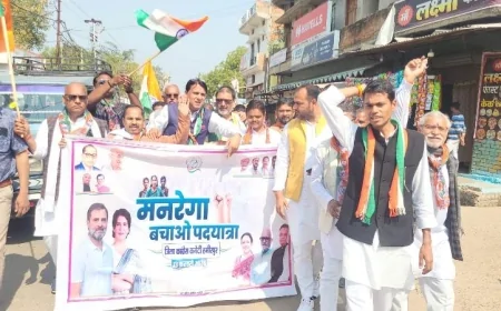 कांग्रेसियों ने निकाली मनरेगा बचाओ पदयात्रा, सैना व करगवां गांव में की सभाएं