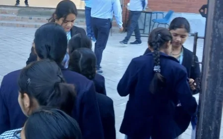 सीबीएसई बोर्ड परीक्षा शुरू, अधिकारियों ने किया निरीक्षण