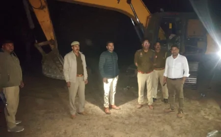 निजी भूमि से हो रहे अवैध मौरंग और मिटटी के खनन पर प्रशासन ने मारा छापा, एक पोकलैंड मशीन और दो ट्रक किए सीज