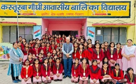 बीएसए ने छात्राओं का बढ़ाया उत्साह