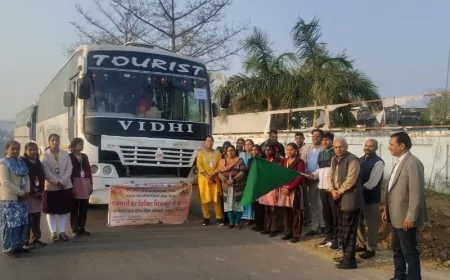 झांसी किला एवं संग्रहालय भ्रमण के लिए छात्राएं रवाना