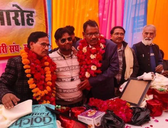 राठ रोडवेज डिपो में सीनियर क्लर्कों को भावभीनी विदाई