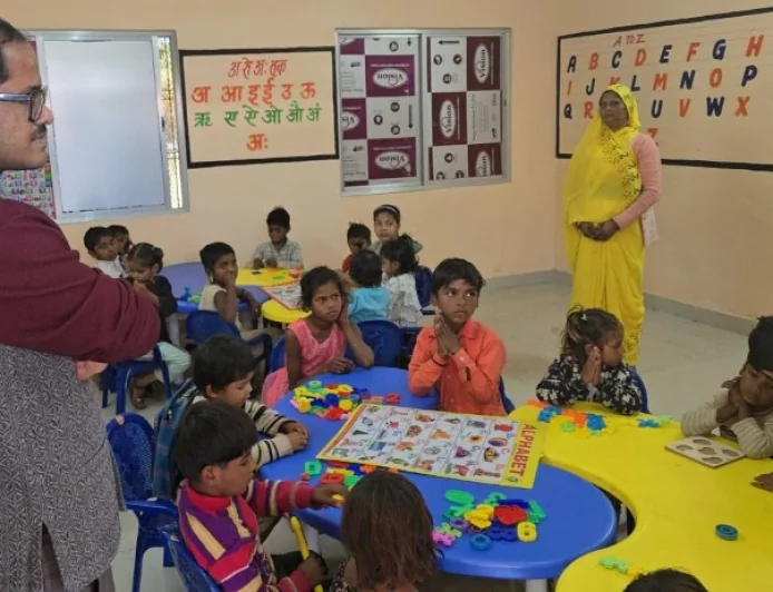 आंगनबाडी केन्द्रों का निरीक्षण कर डीएम ने देखी व्यवस्थाएं