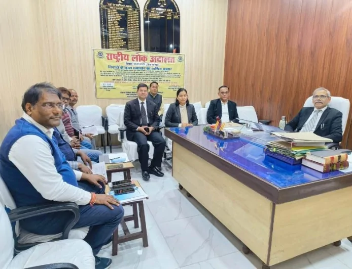 लोक अदालत में निस्तारित कराएं अधिकाधिक वाद : जिला जज