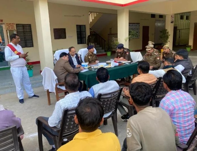 महाशिवरात्रि को लेकर कुरारा थाने में पीस कमेटी की बैठक