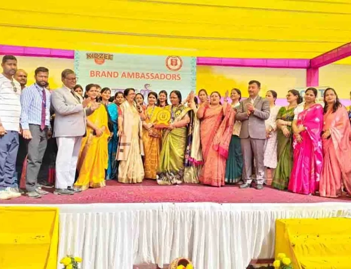 ‘स्पर्श एक अनुभूति’ विषय की प्रासंगिकता पर अभिभावक अभिनंदन समारोह