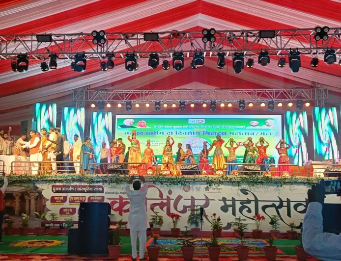 कालिंजर महोत्सव में खादी सेमिनार का आयोजन, युवाओं को सस्टेनेबल फैब्रिक के रूप में खादी अपनाने का आह्वान