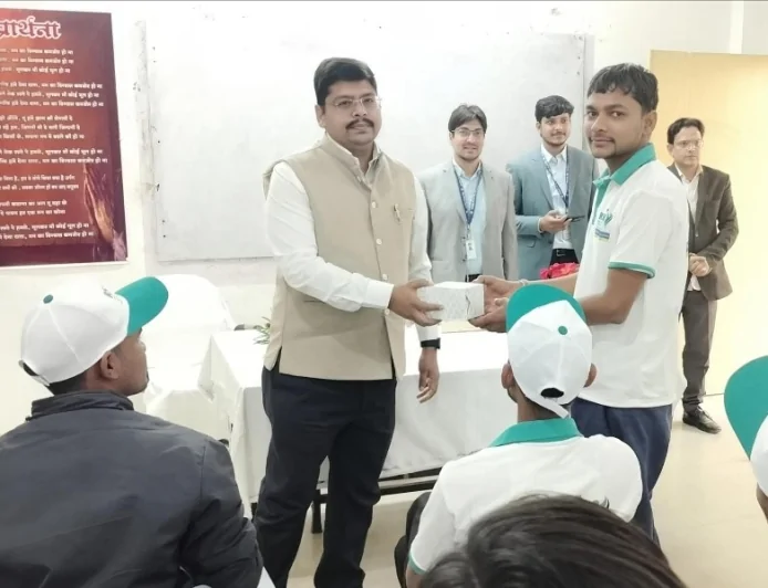 प्रशिक्षणार्थियों को साइबर ठगी के प्रति किया जागरूकता